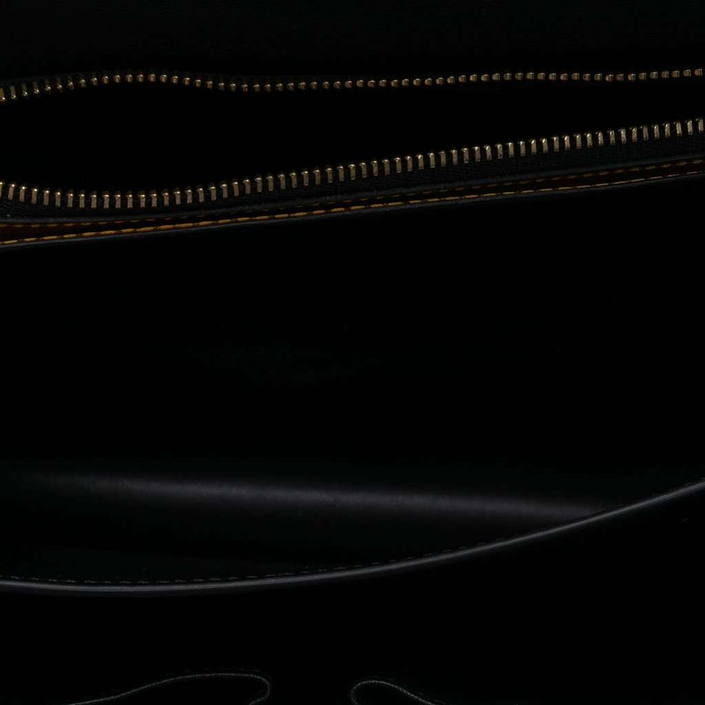 Celine Medium Calfskin Classic Box Gold Leather Very good condition - Model View