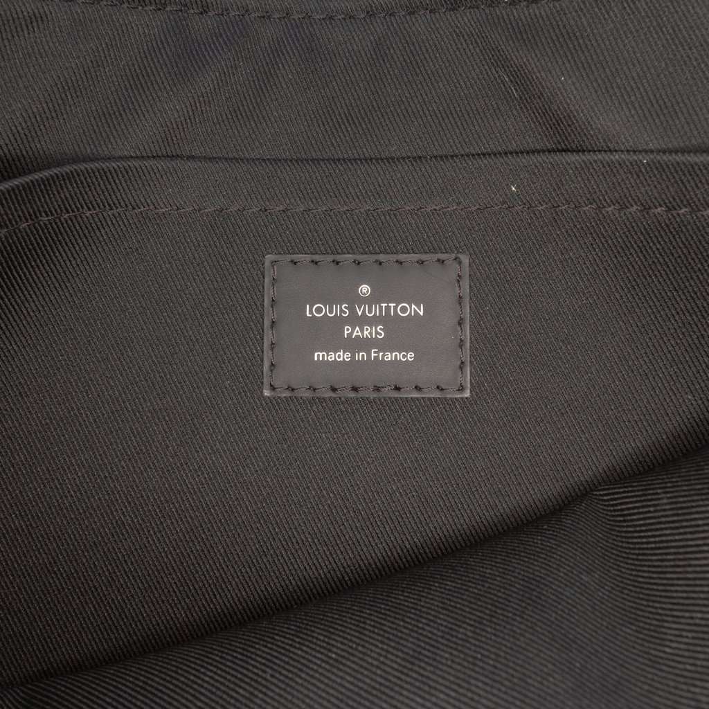 Louis Vuitton Monogram Eclipse Discovery Pochette GM Black Very good condition - Box View