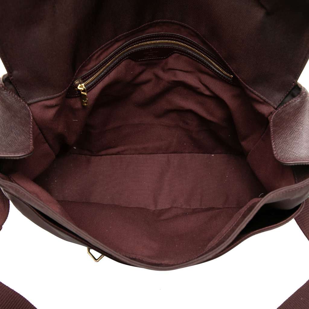 Louis Vuitton Taiga Dersou Red Leather Very good - Model View