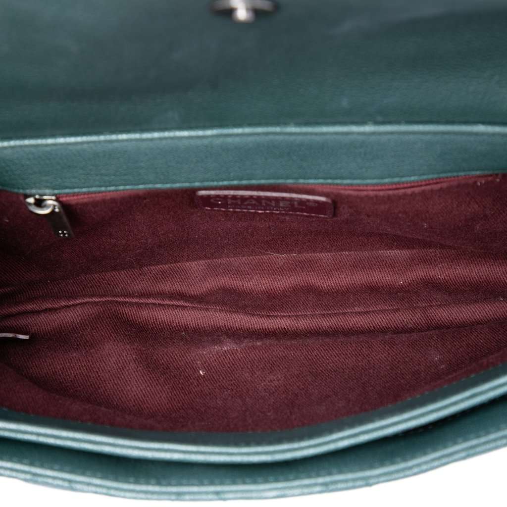 Chanel Medium Quilted Goatskin Perfect Edge Flap Green Leather Very good condition - Model View