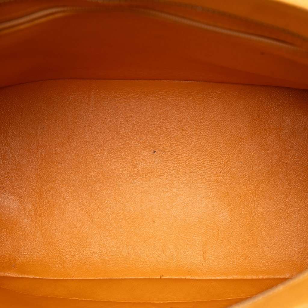 Chanel Caviar Medallion Tote Yellow Leather Very good condition - Model View