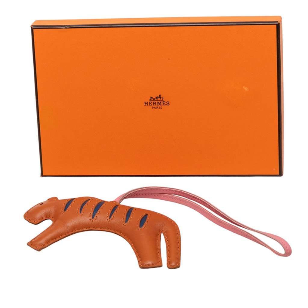 Hermès Milo Lambskin RooRoo Tiger Bag Charm MM Brown Leather Very good condition - Model View