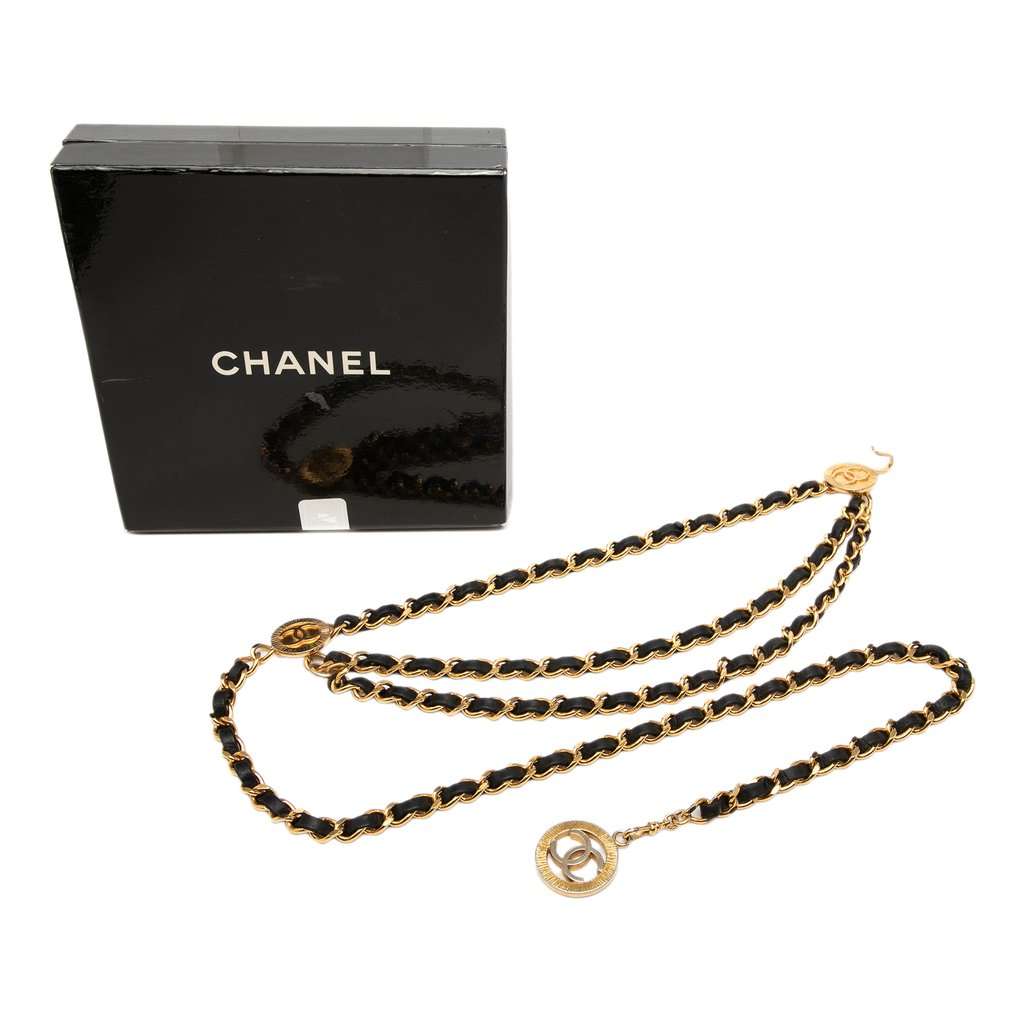 Chanel CC Gold Plated Leather Woven Medallion Triple Chain Belt Gold Metal Very good condition - Model View