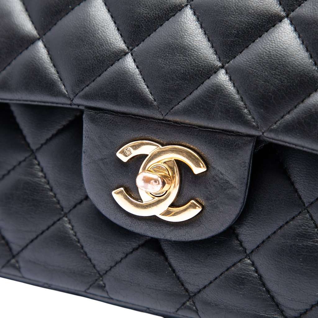 Chanel Medium Classic Lambskin Double Flap Black Leather Very good condition - Box View