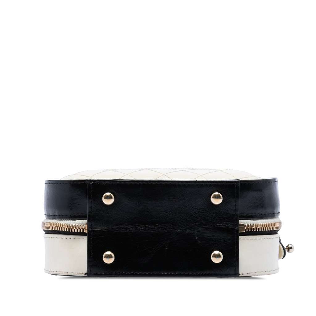 Chanel Small CC Crumpled Calfskin Vanity Case Beige Leather Very good condition - Inside View