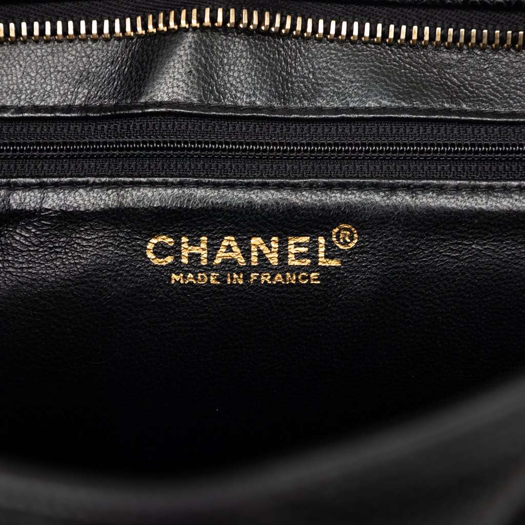 Chanel Caviar Medallion Tote Black Leather Very good condition - Box View