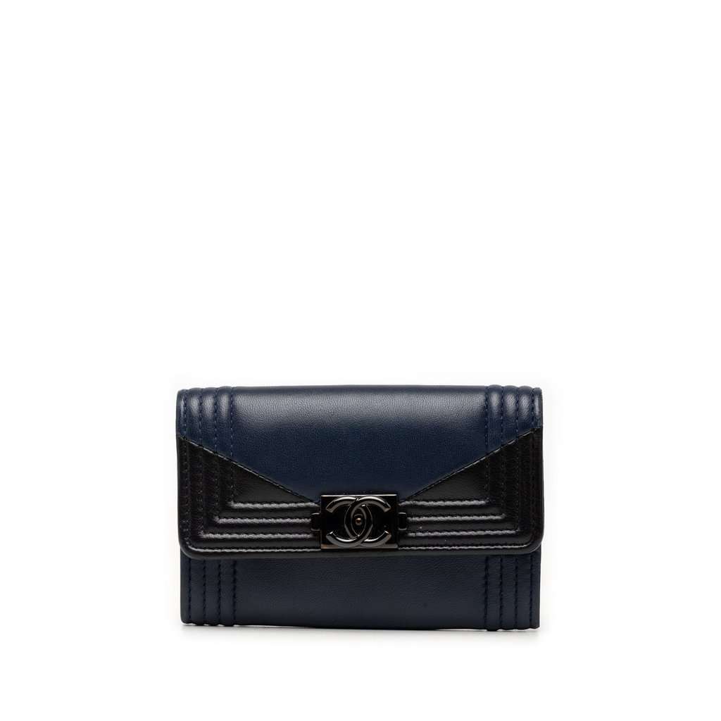 Chanel Bicolor Lambskin Boy Flap Card Holder Blue Leather Very good condition - Front View