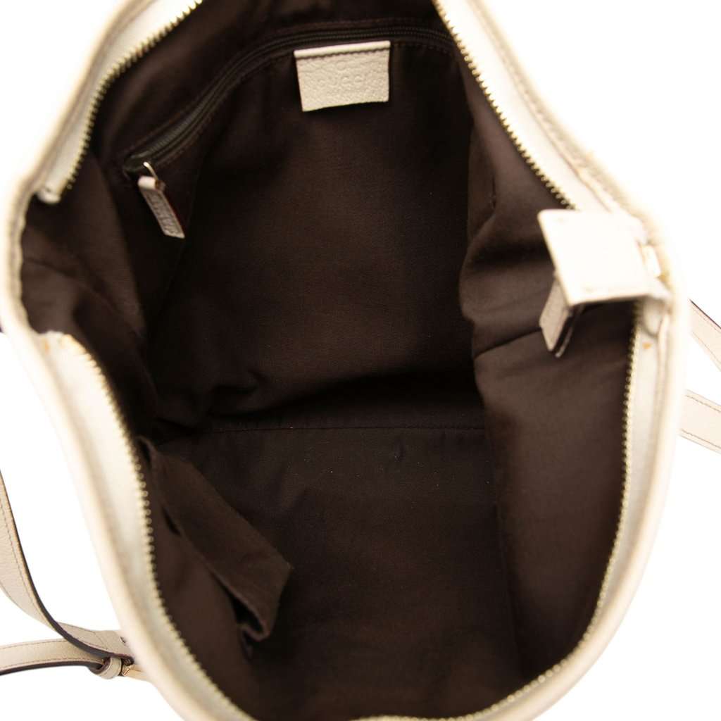 Gucci GG Canvas Abbey D Ring Crossbody Beige Very good - Model View