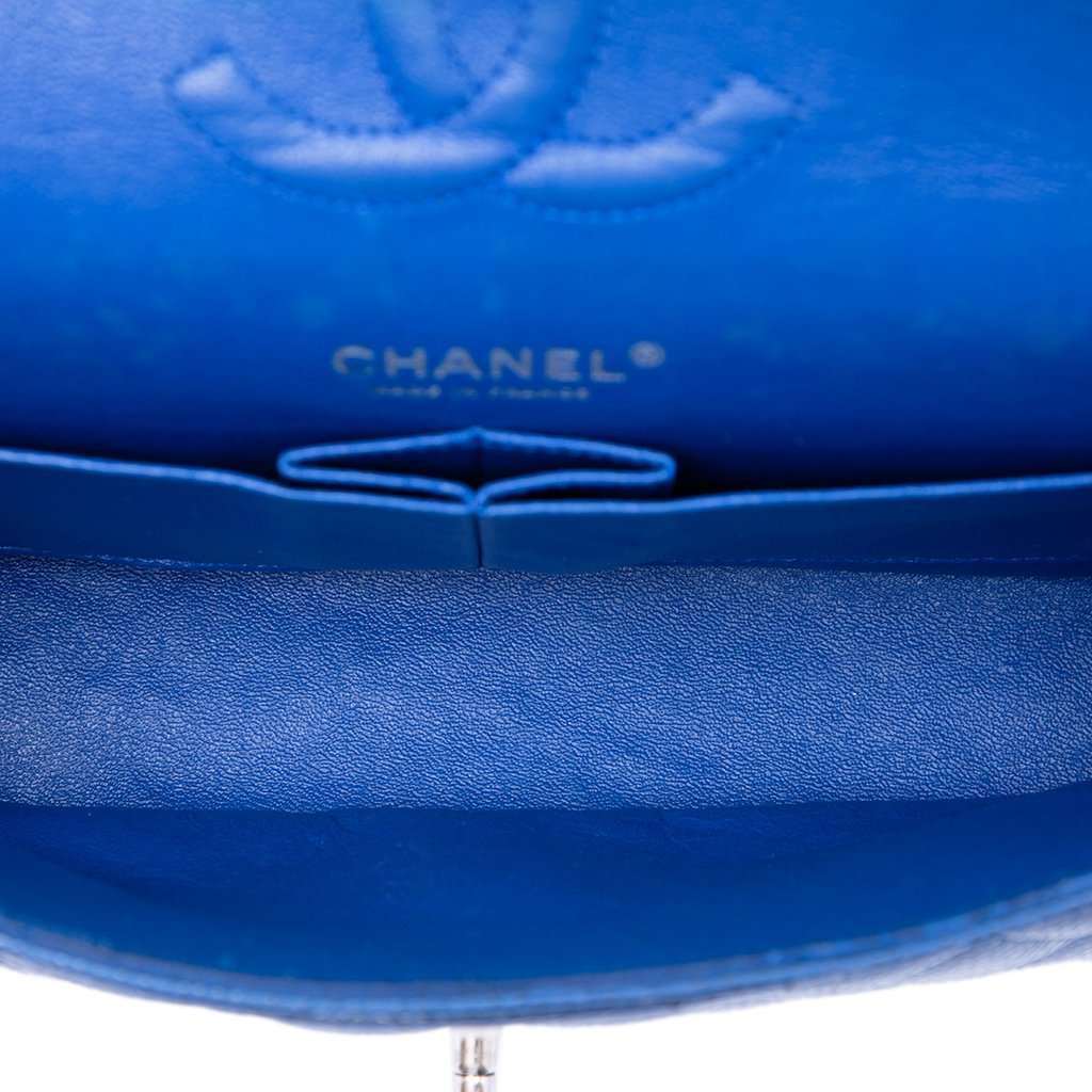 Chanel Medium Classic Caviar Double Flap Blue Leather Very good condition - Model View