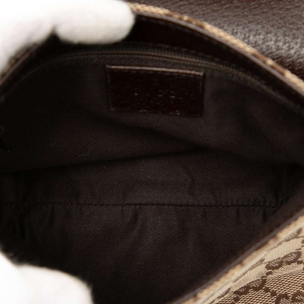 Gucci GG Canvas Belt Bag Beige Very good condition - Model View