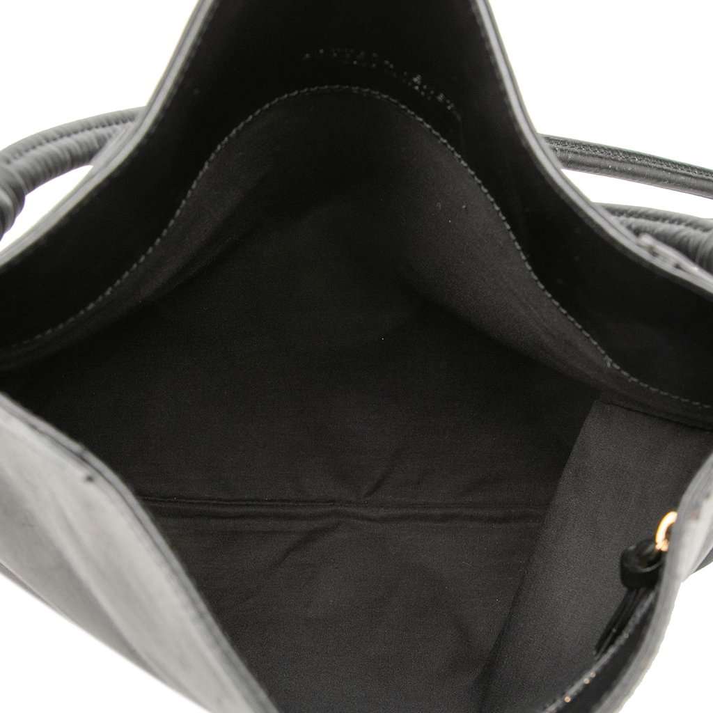 Bottega Veneta Calfskin Crossbody Black Leather Very good condition - Model View