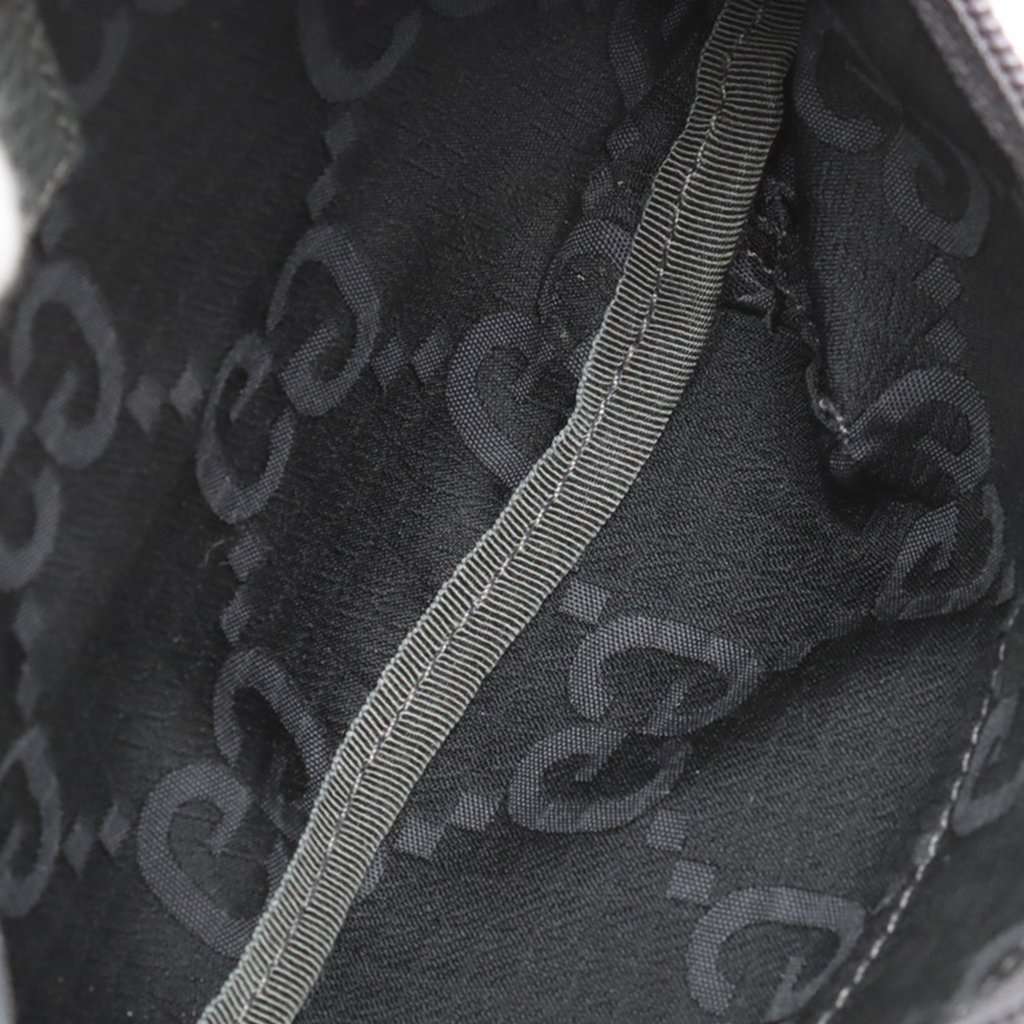 Gucci GG Nylon Ripstop Belt Bag Green Very good - Model View