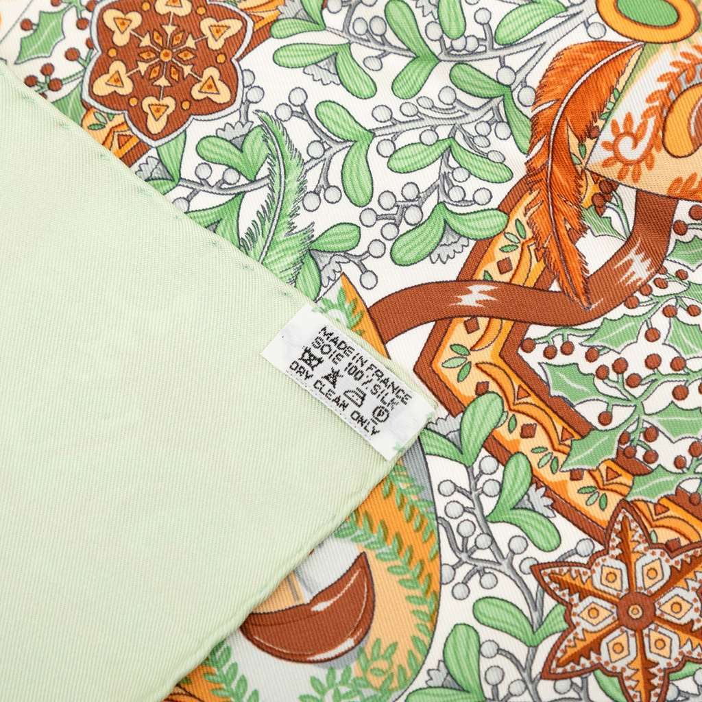 Hermès Axis Mundi Silk Scarf 90 Green Very good condition - Inside View