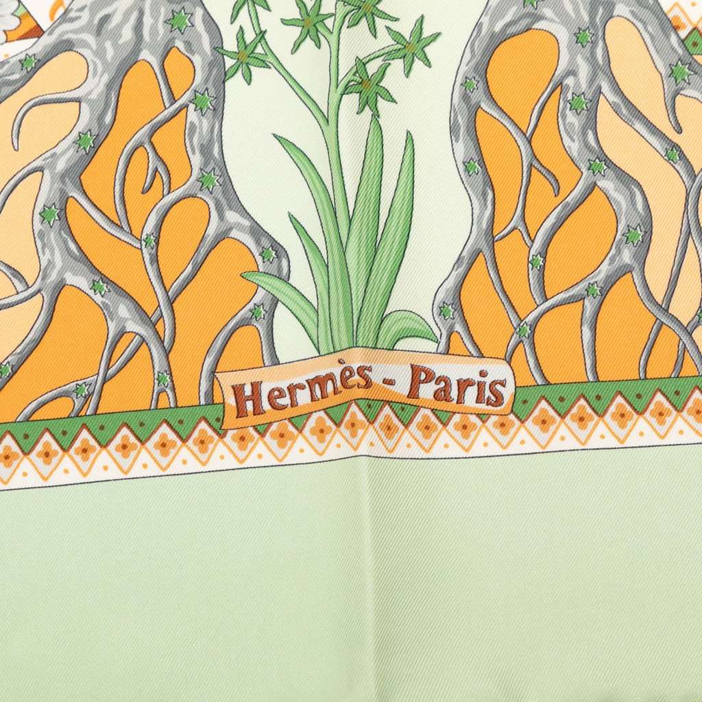 Hermès Axis Mundi Silk Scarf 90 Green Very good condition - Box View