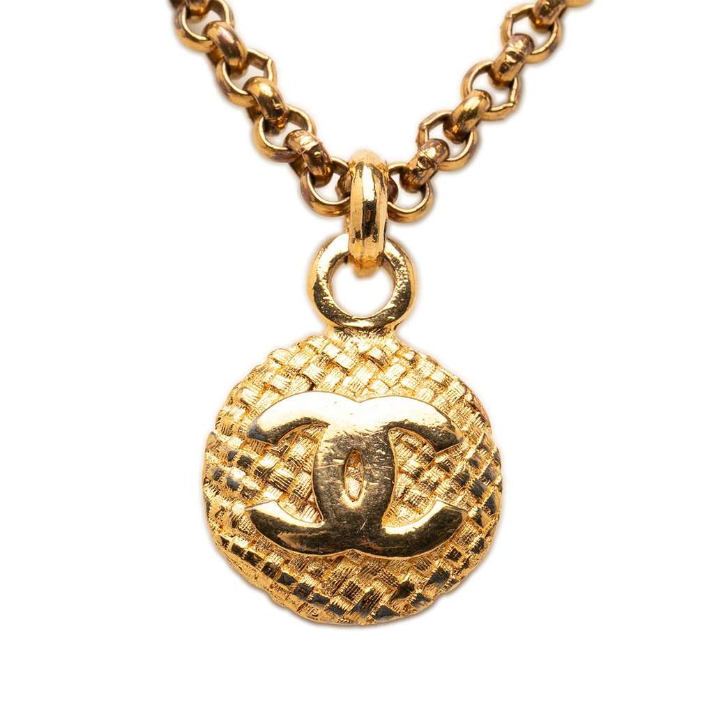 Chanel CC Gold Plated Woven Round Pendant Necklace Gold Metal Very good condition - Back View