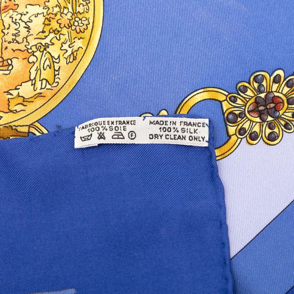 Hermès Parmi Les Fleurs Je Compte Les Heures Silk Scarf 90 Blue Very good condition - Back View