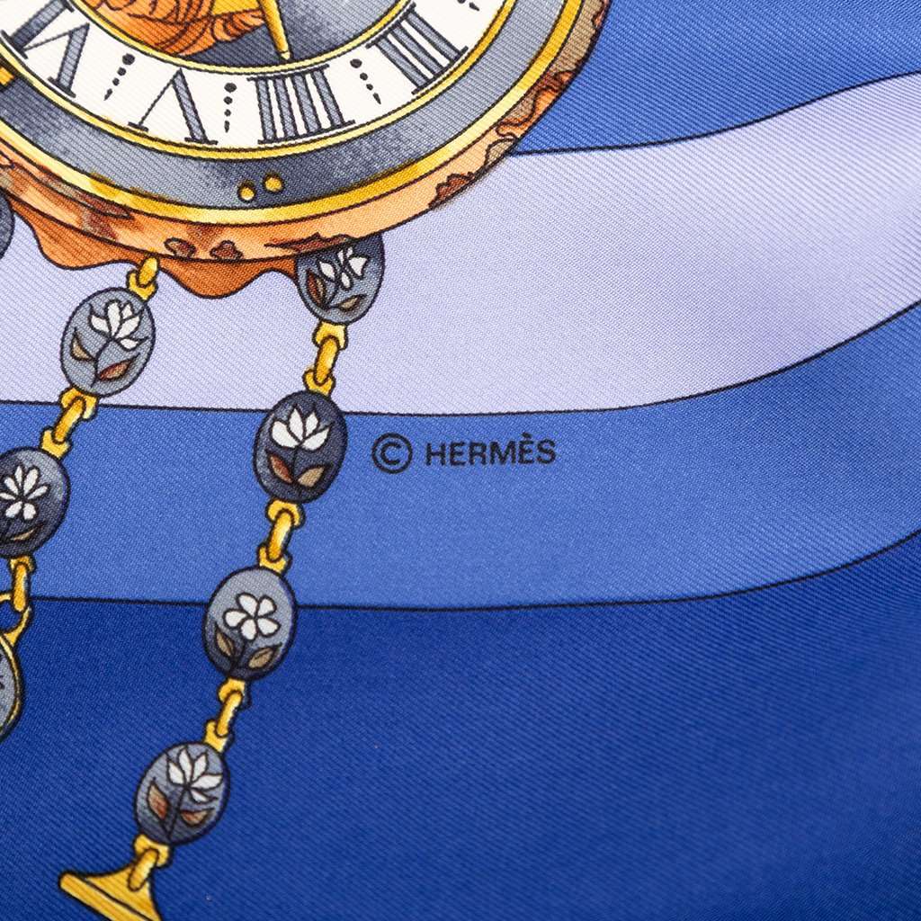 Hermès Parmi Les Fleurs Je Compte Les Heures Silk Scarf 90 Blue Very good condition - Inside View