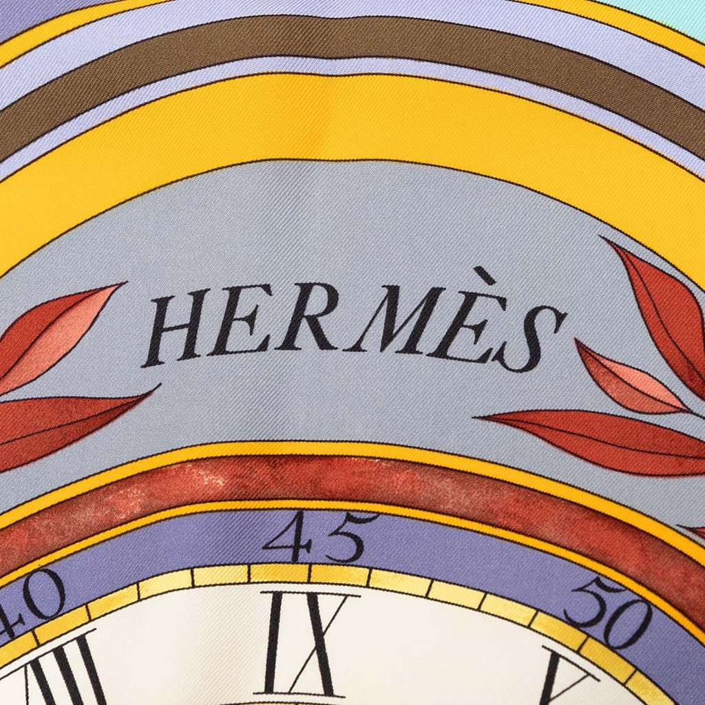 Hermès Parmi Les Fleurs Je Compte Les Heures Silk Scarf 90 Blue Very good condition - Model View