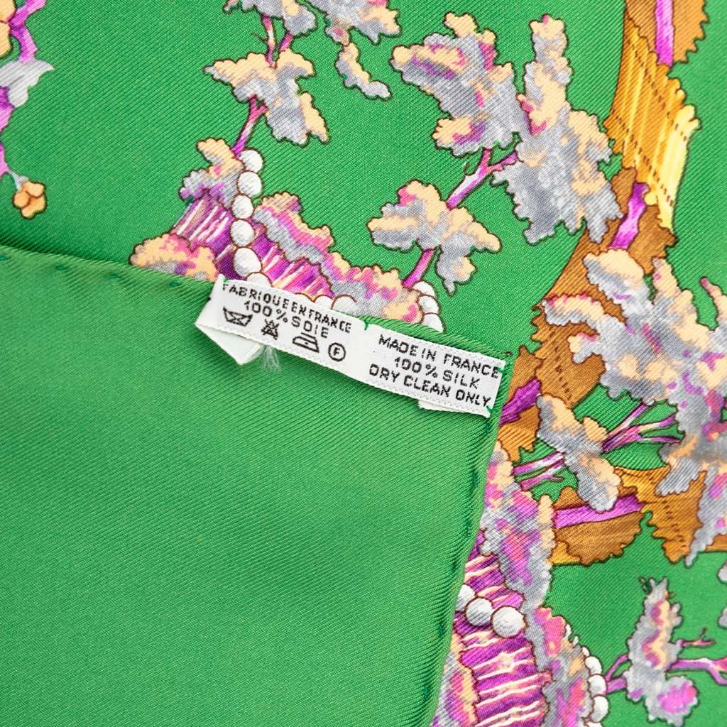 Hermès Le Sacre du Printemps Silk Scarf 90 Green Very good condition - Back View