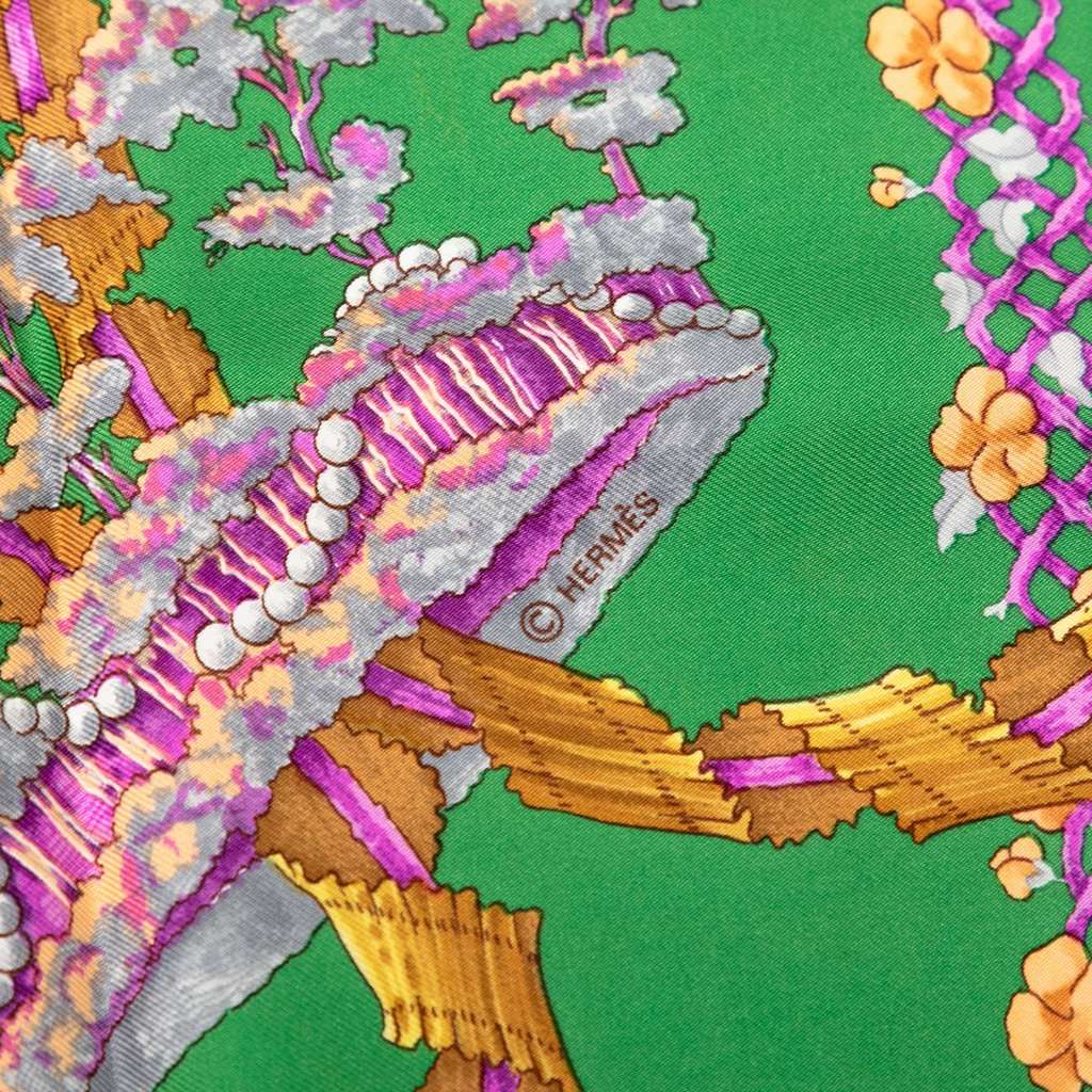 Hermès Le Sacre du Printemps Silk Scarf 90 Green Very good condition - Model View