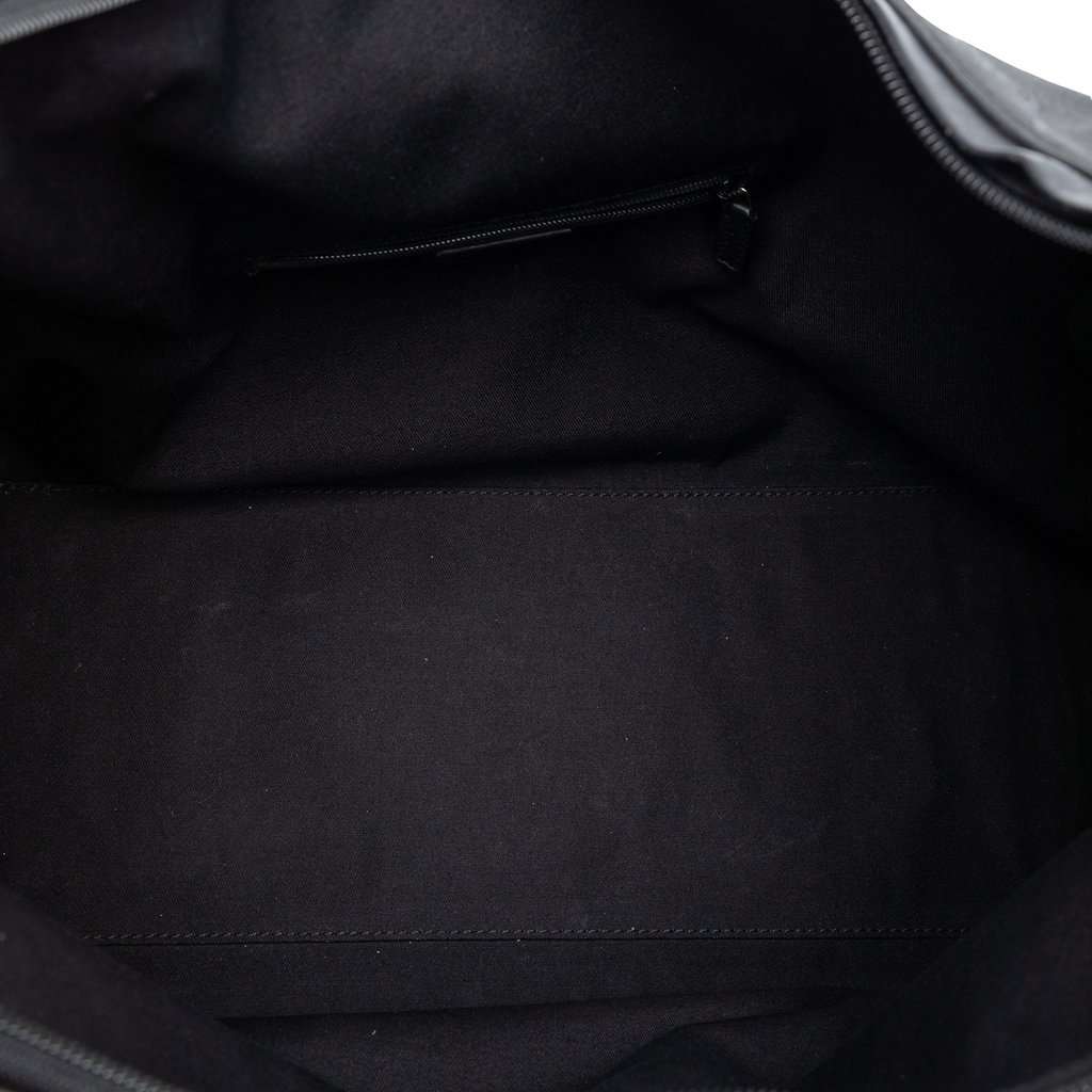 Gucci GG Canvas Shoulder Bag Black Very good condition - Model View