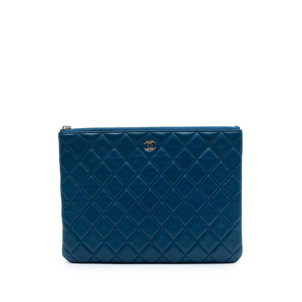 Chanel Medium Quilted Lambskin O Case Clutch Blue Leather Very good condition - Front View