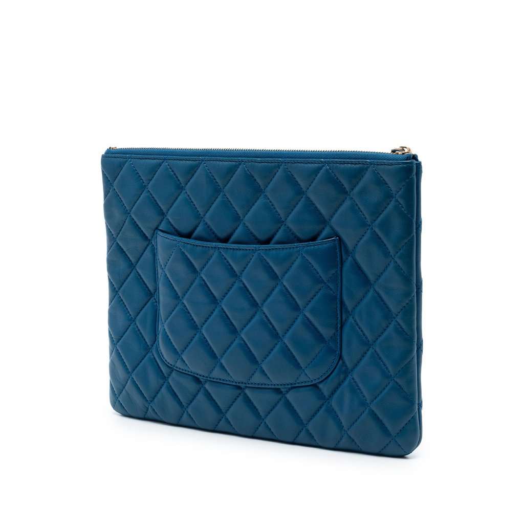Chanel Medium Quilted Lambskin O Case Clutch Blue Leather Very good condition - Back View