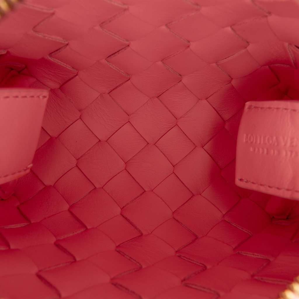 Bottega Veneta Candy Lambskin Intrecciato Loop Camera Bag Pink Leather Very good condition - Model View