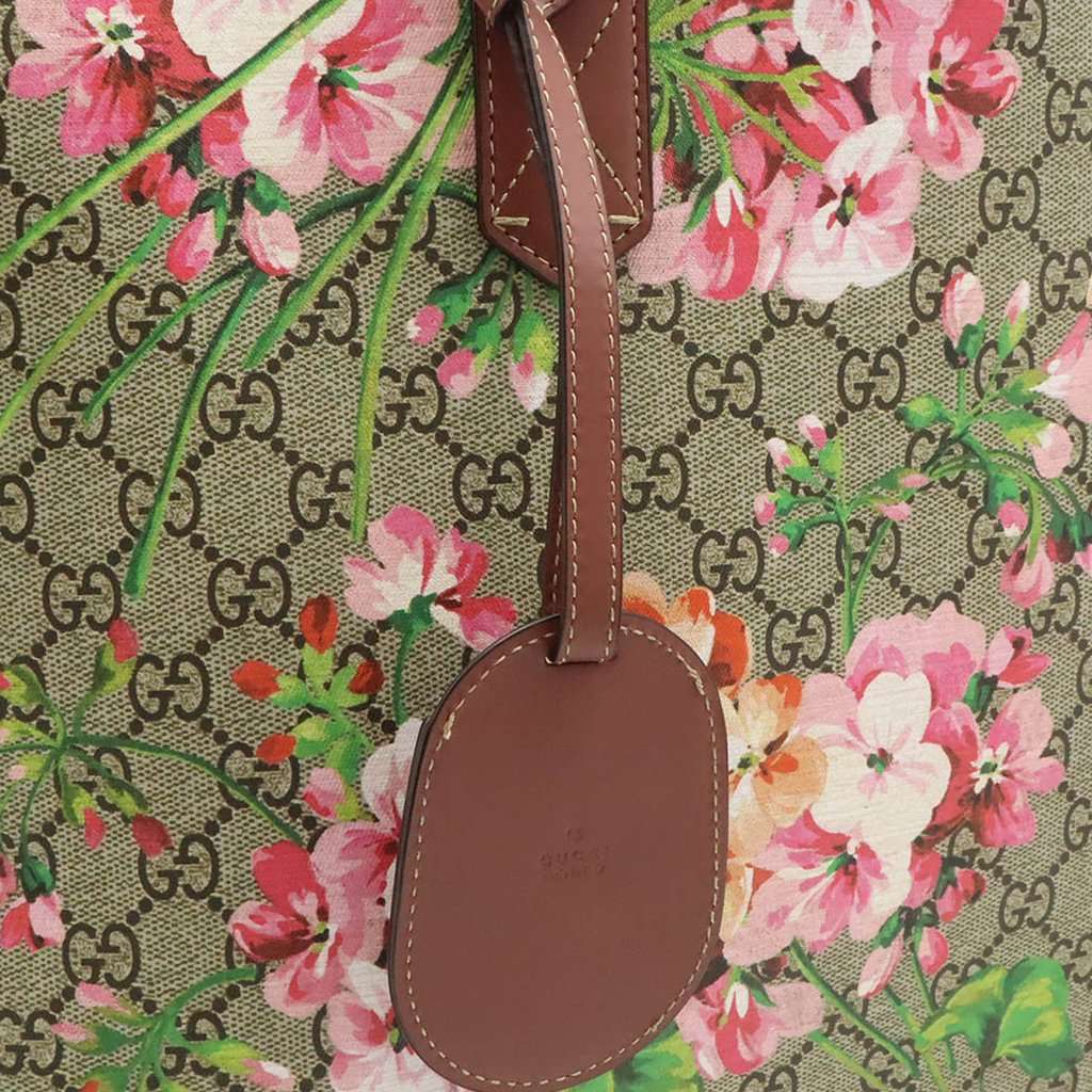 Gucci GG Supreme Blooms Reversible Tote Beige Very good condition - Model View