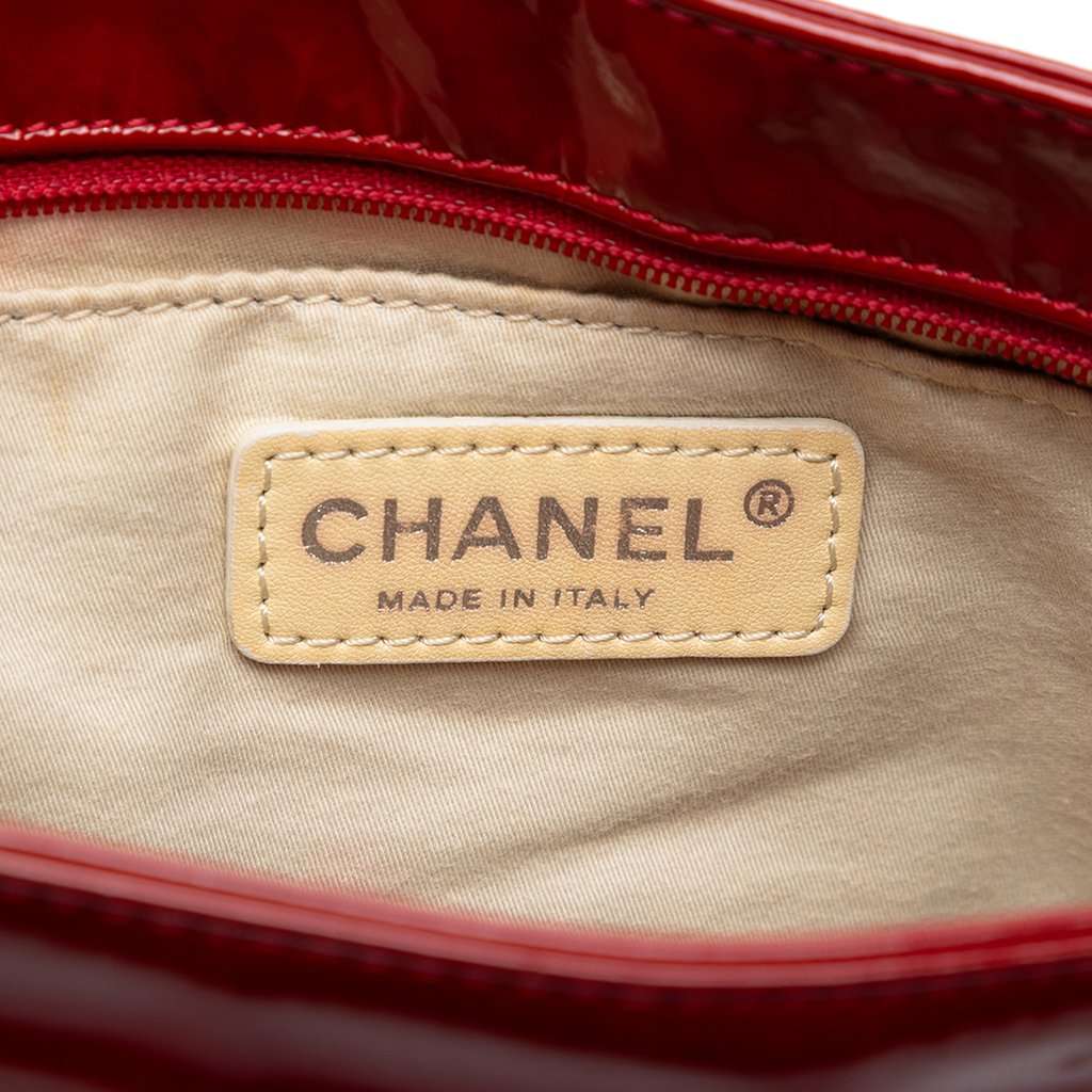 Chanel CC Quilted Patent Chain Shoulder Bag Red Leather Very good condition - Box View