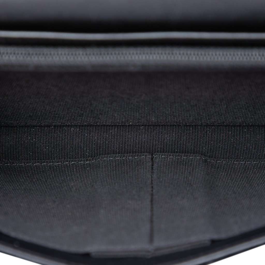 Chanel CC Quilted Velvet Wallet on Removable Chain Black Very good condition - Model View