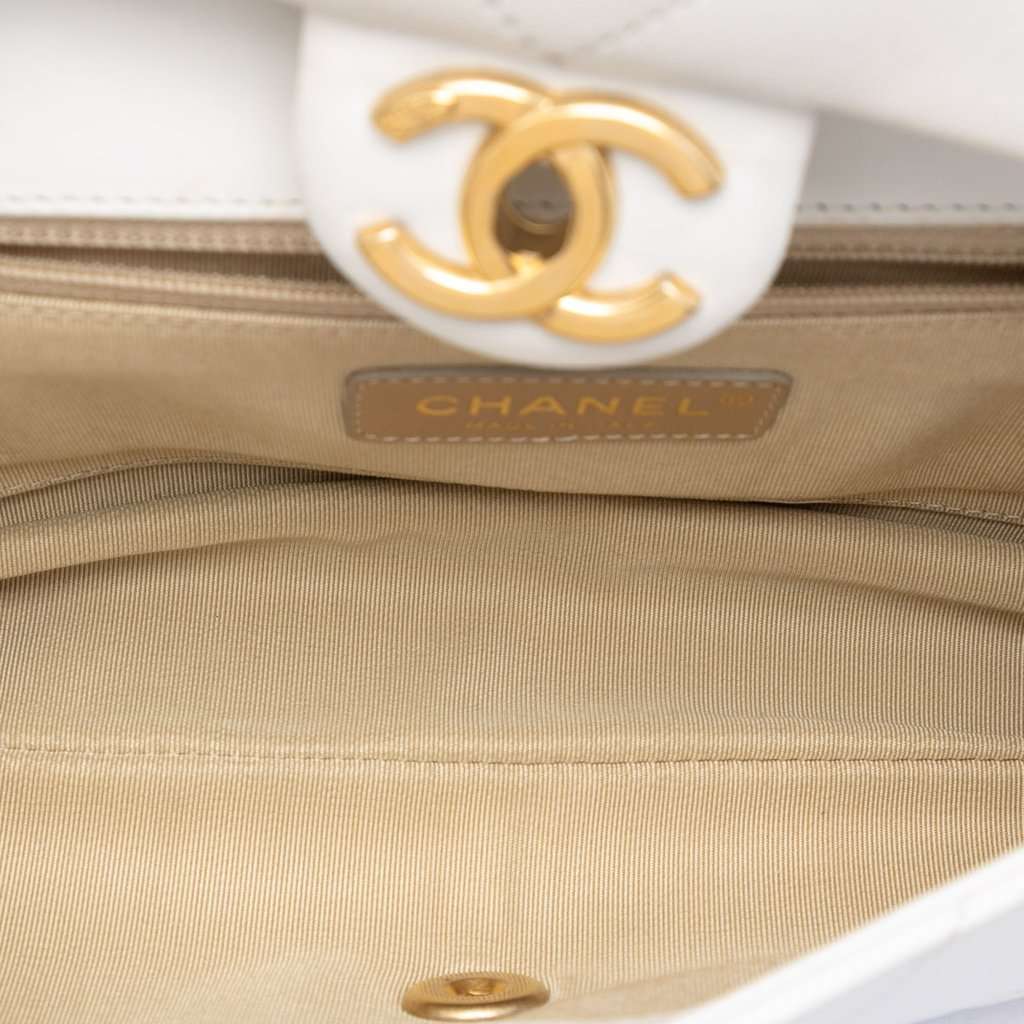 Chanel Medium Quilted Lambskin A Real Catch Flap White Leather Very good - Model View