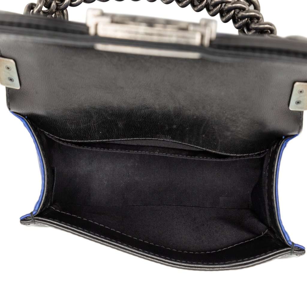 Chanel Small Bicolor Lambskin Boy Flap Blue Leather Very good - Model View