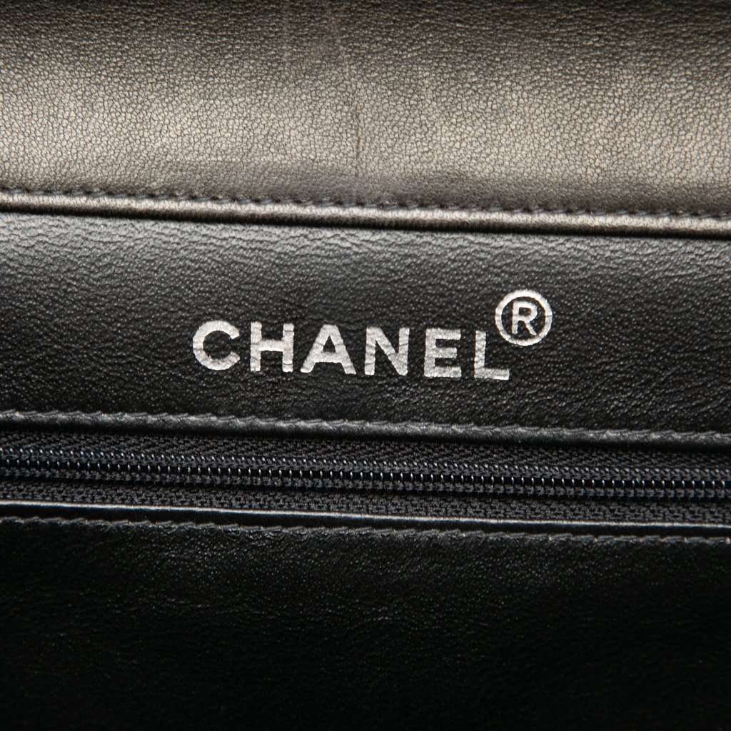 Chanel CC Quilted Lambskin Shoulder Bag Black Leather Good - Box View