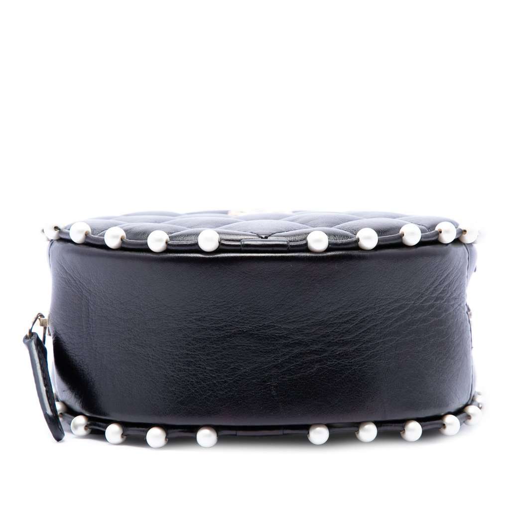 Chanel Quilted Calfskin Pearl Studded Round Clutch with Chain Black Leather Very good condition - Inside View