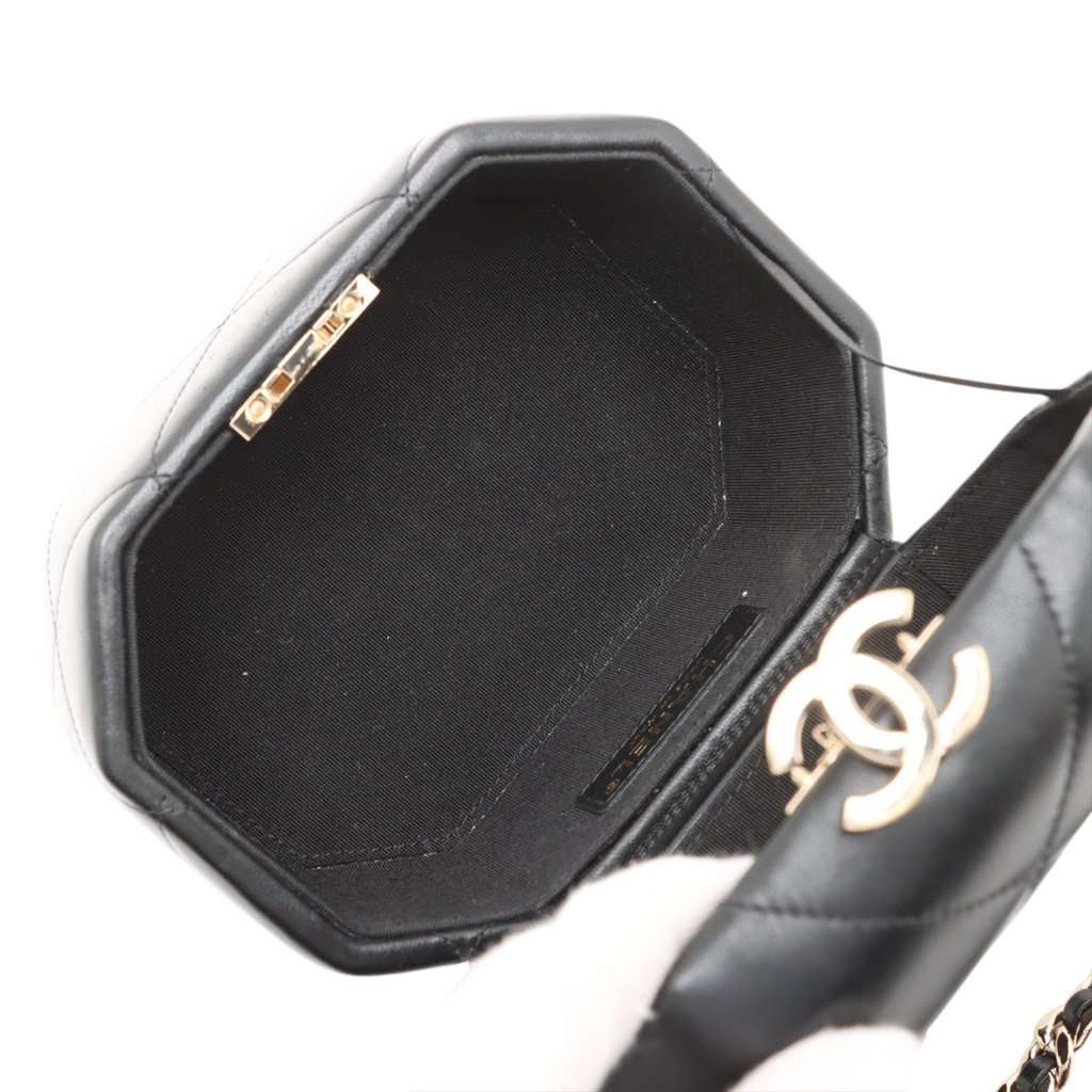 Chanel CC Quilted Lambskin Hexagon Top Handle Vanity Case Black Leather Very good condition - Inside View