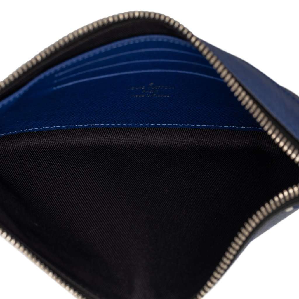 Louis Vuitton Monogram Taigarama Pochette Discovery PM Blue Very good condition - Model View
