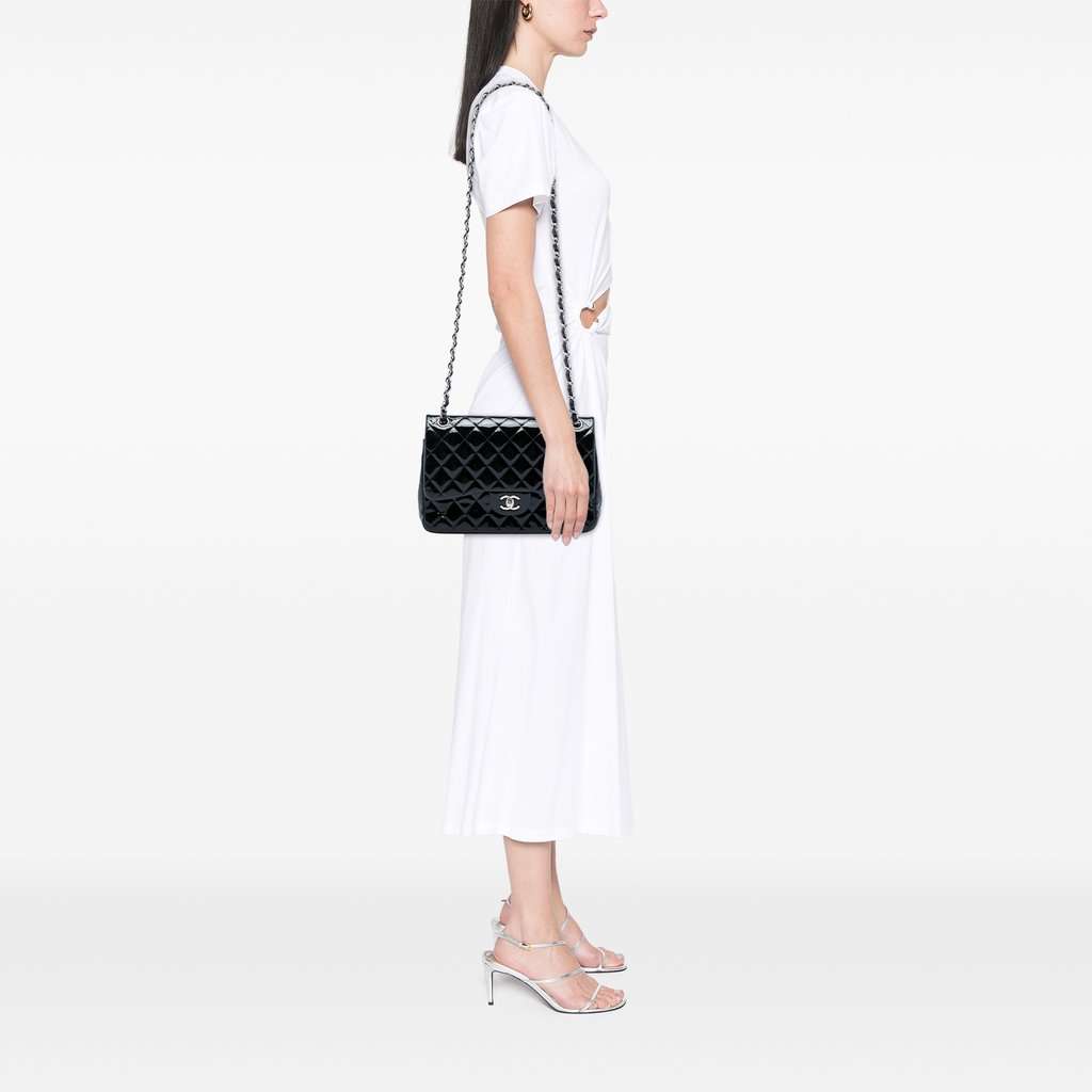 Chanel Jumbo Classic Patent Double Flap Black Leather Very good condition - Box View