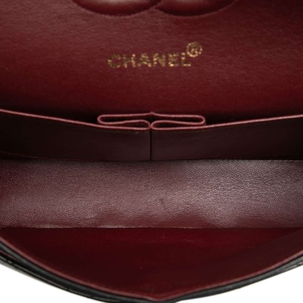 Chanel Medium Classic Lambskin Double Flap Black Leather Very good condition - Model View