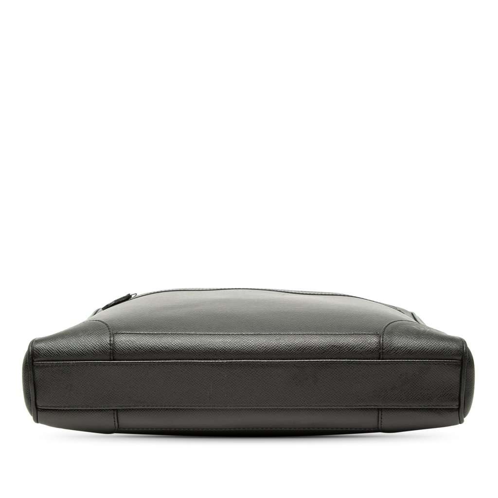 Louis Vuitton Taiga Igor Briefcase Black Leather Very good condition - Inside View