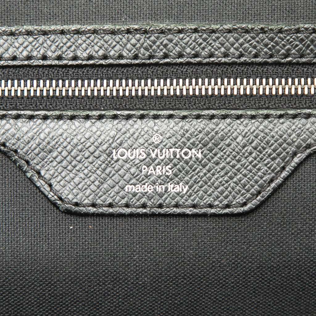 Louis Vuitton Taiga Igor Briefcase Black Leather Very good condition - Box View