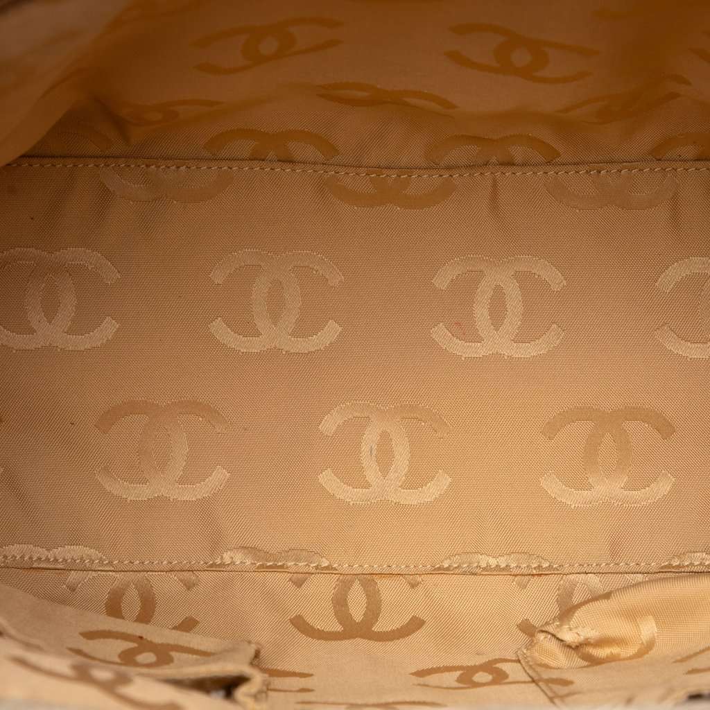Chanel CC Quilted Suede Turnlock Satchel Beige Leather Good condition - Model View