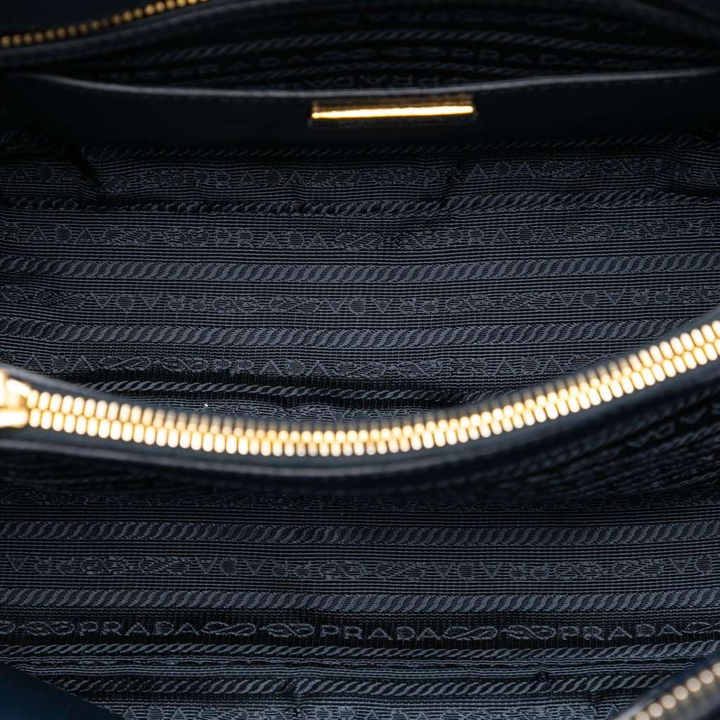 Prada Medium Saffiano Lux Promenade Satchel Blue Leather Very good condition - Model View
