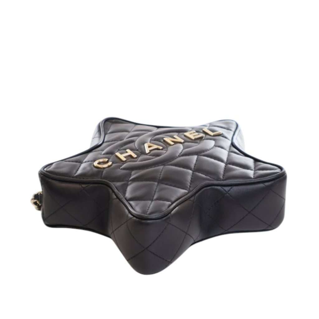 Chanel Quilted Lambskin Walk Of Fame Star Crossbody Black Leather Very good - Model View