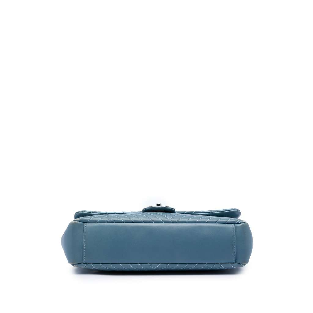 Chanel Large Lambskin CC Crossing Flap Blue Leather Very good condition - Inside View