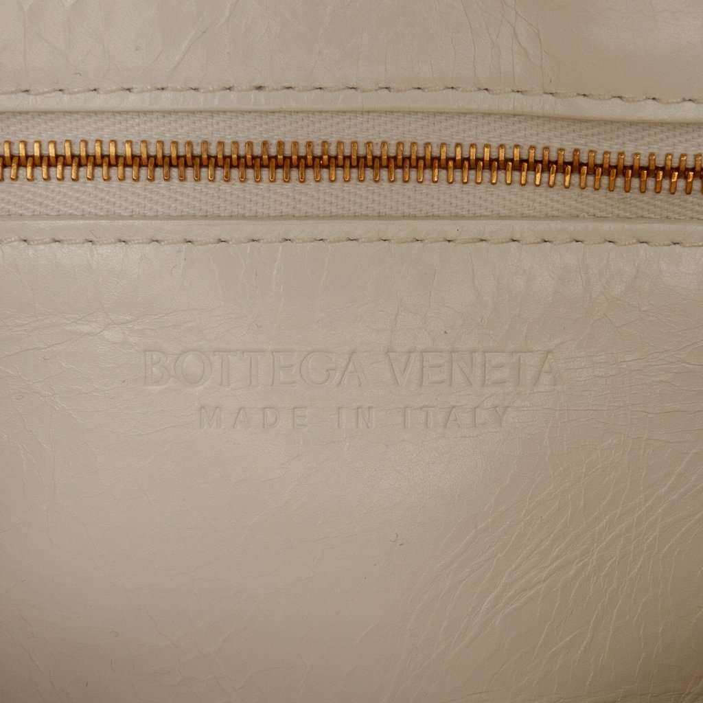 Bottega Veneta Calfskin Intreccio Plisse Cassette Shoulder Bag White Leather Very good - Box View