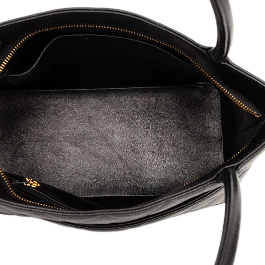 Chanel Caviar Medallion Tote Black Leather Very good condition - Model View