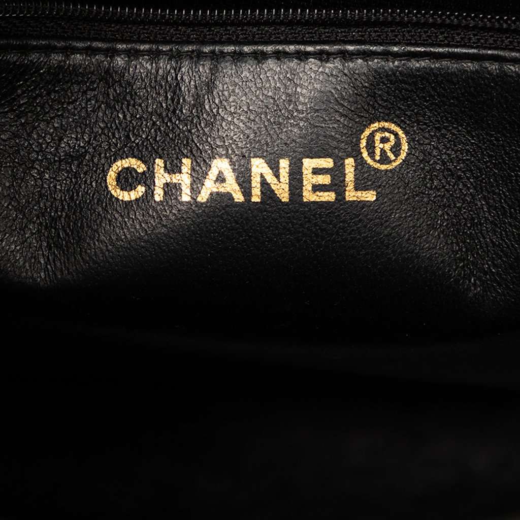 Chanel Caviar Medallion Tote Black Leather Very good condition - Box View