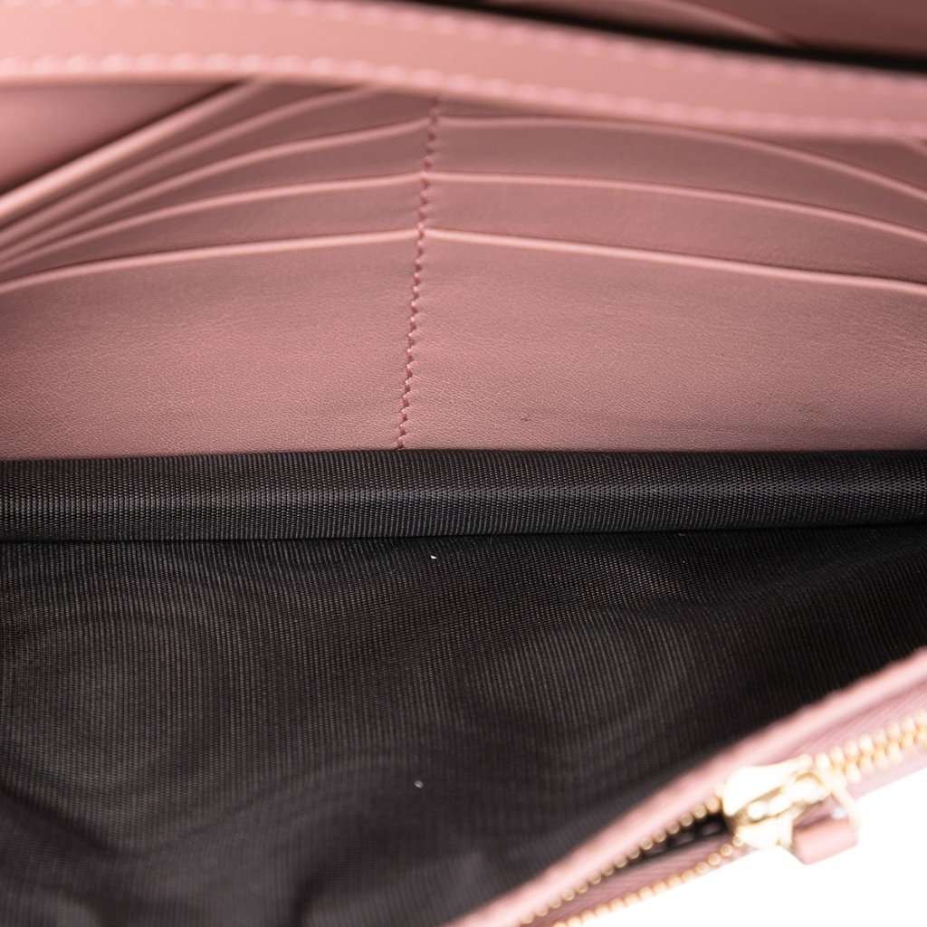 Gucci Microguccissima Wallet on Strap Pink Leather Very good condition - Model View