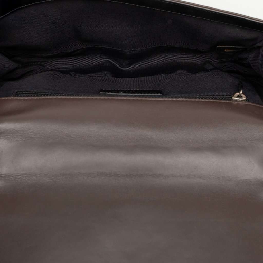 Chanel Old Medium Bicolor Glazed Calfskin Boy Flap Brown Leather Very good - Model View